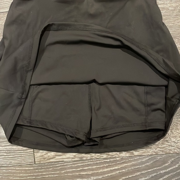 Garage athletic dress - Picture 2 of 3